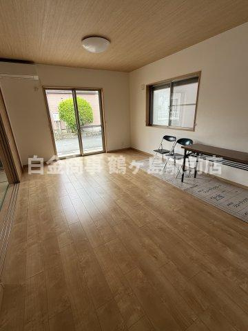 坂戸市関間中古戸建の居間・リビング