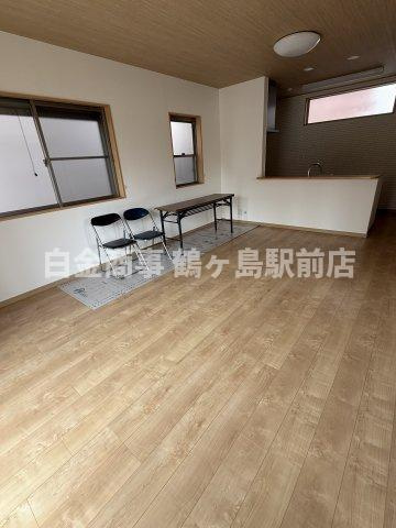坂戸市関間中古戸建の居間・リビング