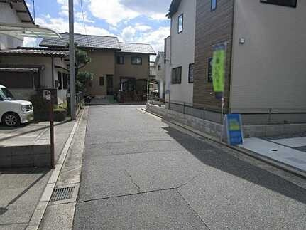 広島市安佐南区安東4丁目　新築一戸建て(全3棟)の前面道路含む現地写真