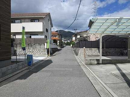 広島市安佐南区安東4丁目　新築一戸建て(全3棟)の前面道路含む現地写真