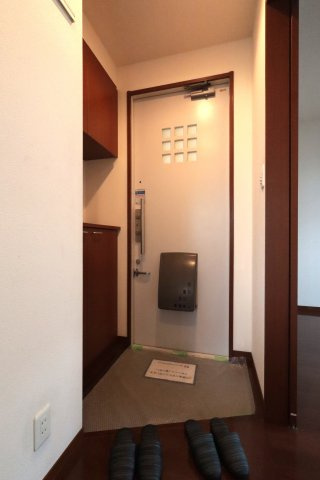 ラフォーレ福居11の玄関|2025年9月撮影。