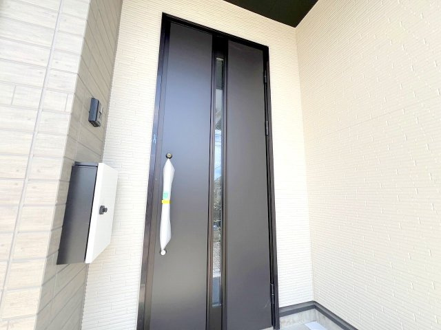 立川市西砂町2丁目　新築戸建全1棟の玄関