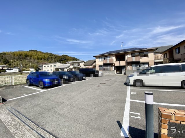 ラ・ヴィラ・シックの駐車場
