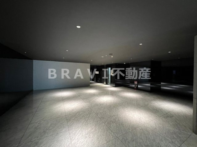 サムティ本町橋Ⅱ MEDIUS　BRAVI不動産のロビー|【サムティ本町橋Ⅱ MEDIUS】ゆとりのあるロビーです