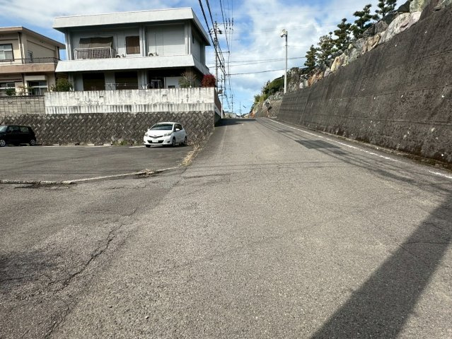 七宝台町　売土地の前面道路含む現地写真