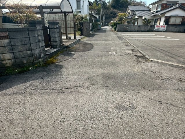 七宝台町　売土地の前面道路含む現地写真