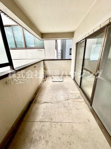 アルテ江坂のバルコニー