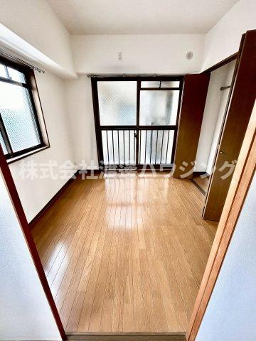 アルテ江坂の寝室