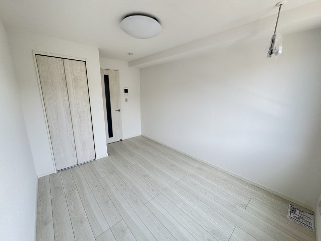 丘の上のフルールの寝室