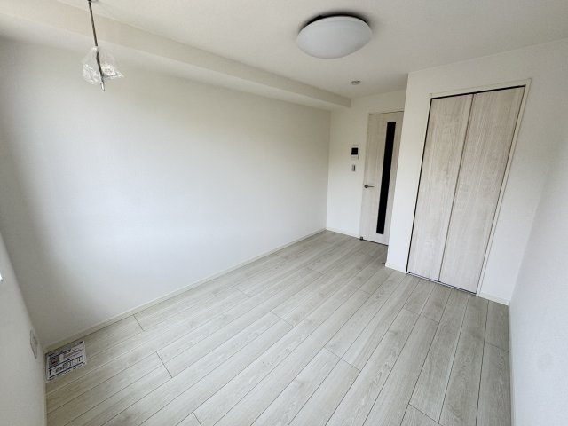 丘の上のフルールの寝室
