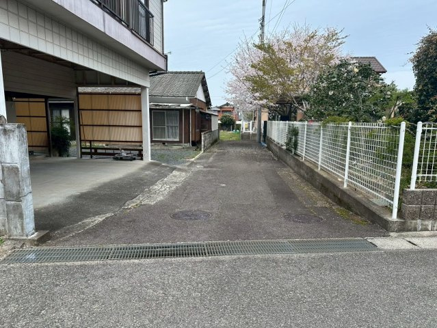 西泉町　売土地の前面道路含む現地写真|前面道路含む現地写真