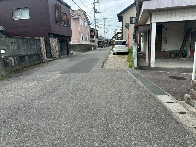 西泉町　売土地の前面道路含む現地写真