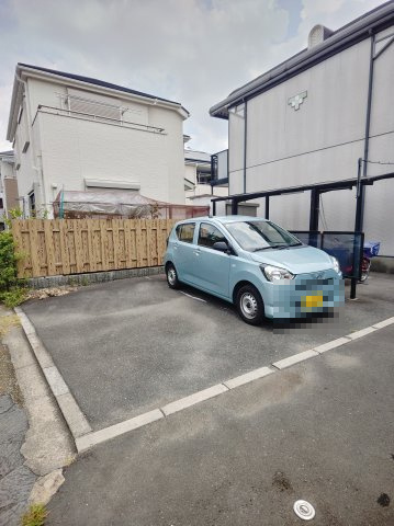プラーサ・セレッソ寝屋川東の駐車場