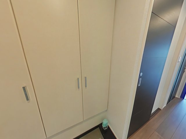 サーパス新保緑道公園のその他|玄関横にはシューズクローゼットがあり、玄関先もスッキリ！