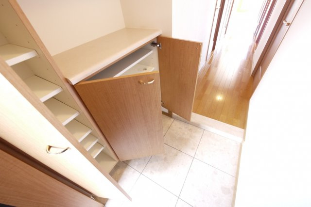 ラ・フォレ21の玄関|下駄箱もあります