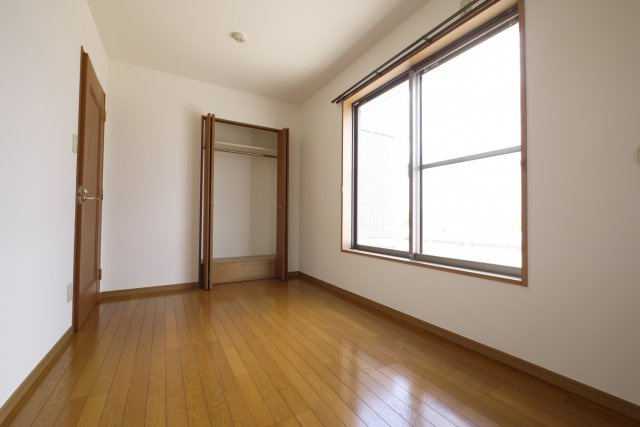 ラ・フォレ21の居間・リビング|収納はクローゼットタイプ