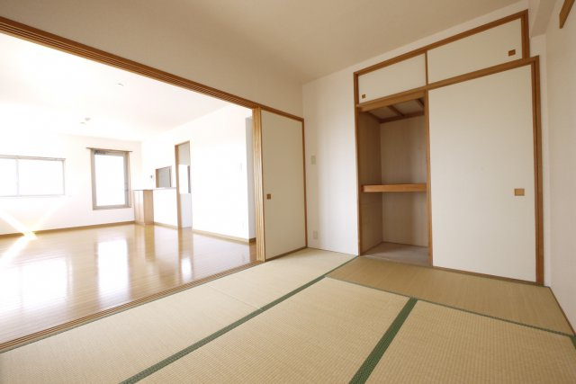 ラ・フォレ21の収納|天袋付き押入れで