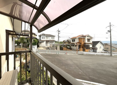 【バルコニー】 | 宇治市広野町尖山　中古戸建 | バルコニーの前は建物がなく開放的！洗濯物がよく乾きますね～ヽ(^。^)ノ
