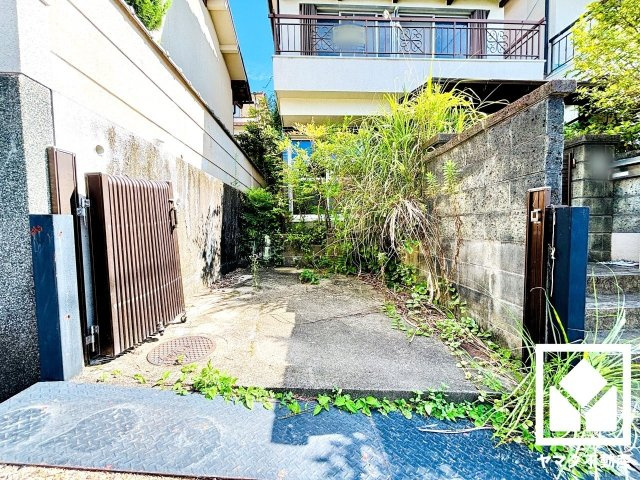 八幡市橋本栗ケ谷の駐車場
