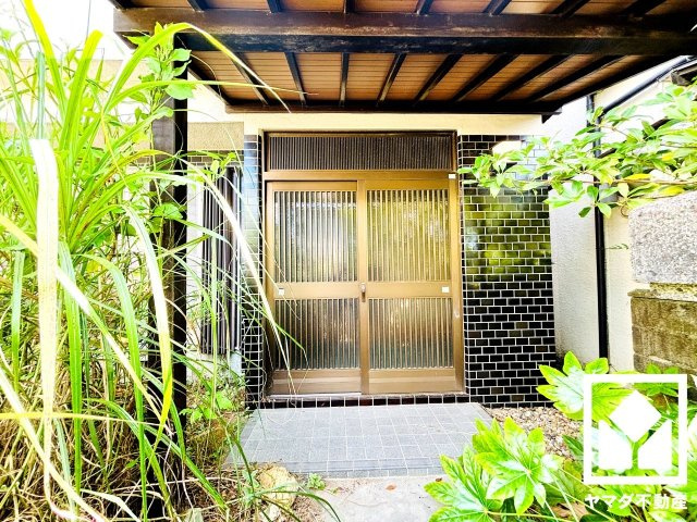 八幡市橋本栗ケ谷の玄関