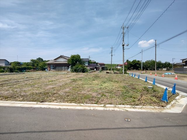 【前面道路含む現地写真】 | 川越市菅間　全７区画　A区画 | 建築条件なし