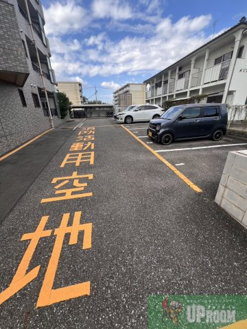 フォレスト勝川の駐車場