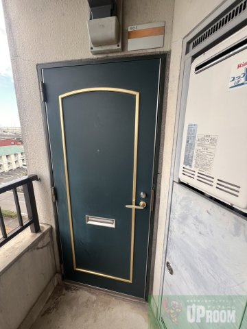 フォレスト勝川の玄関