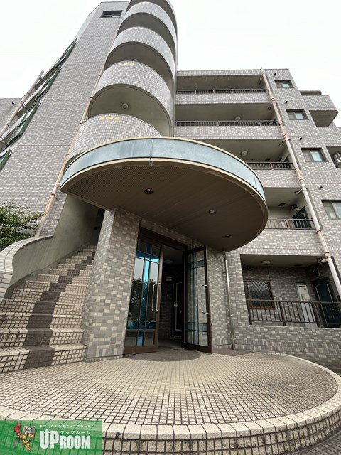 フォレスト勝川のエントランス
