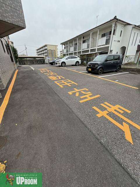 フォレスト勝川の駐車場