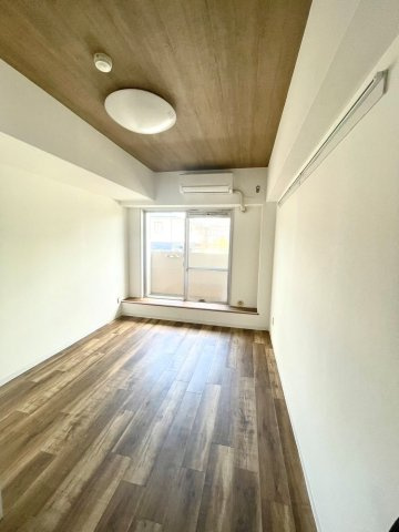 ジョイフル新八柱の居間・リビング|カジュアルな雰囲気の室内です