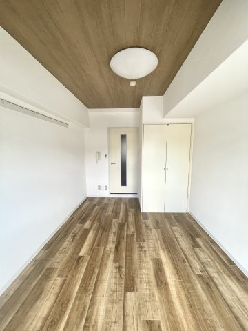 ジョイフル新八柱の居間・リビング|カジュアルな雰囲気の室内です