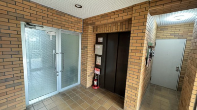 【エントランス】 | 生麦百合ハイツ