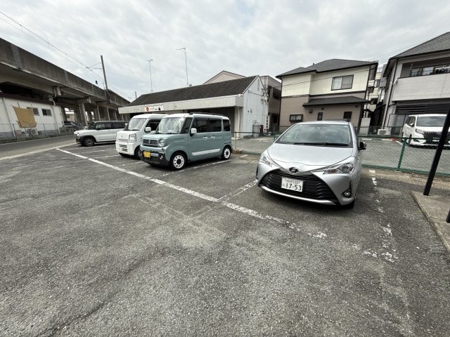 カナロア野里駅前の駐車場
