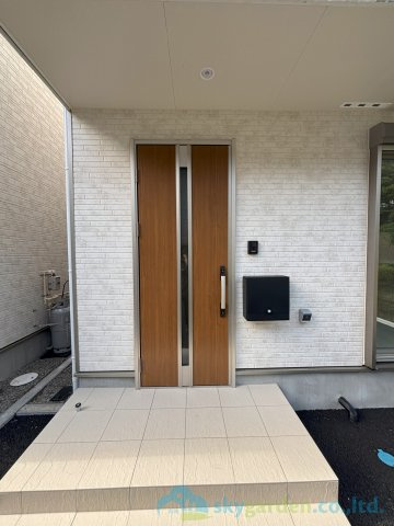 秦野市曽屋第27　新築戸建　全3棟3号棟の玄関