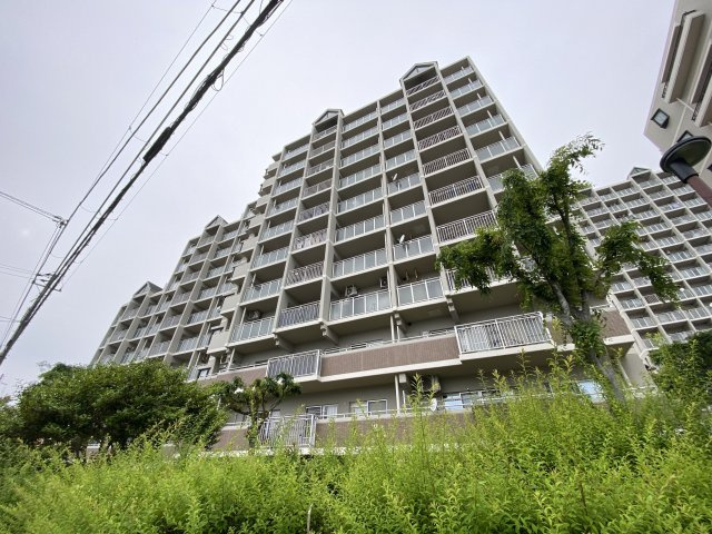 アバンドーネ西神春日台1号棟の外観