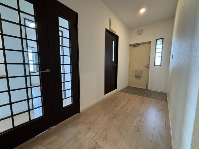 アバンドーネ西神春日台1号棟の玄関