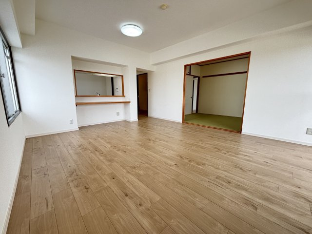 アバンドーネ西神春日台1号棟の居間・リビング