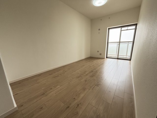 アバンドーネ西神春日台1号棟の洋室