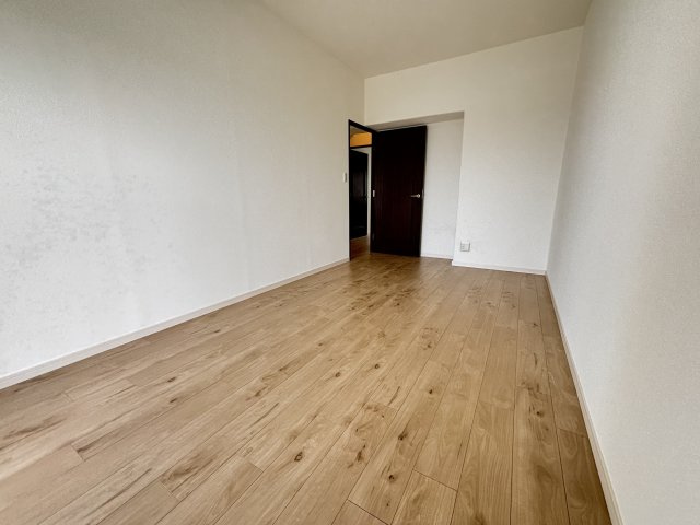 アバンドーネ西神春日台1号棟の洋室