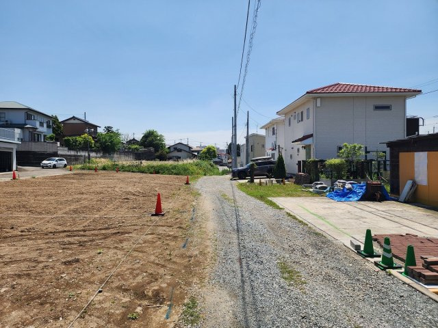 高崎市上佐野町売土地 ③号地の前面道路含む現地写真