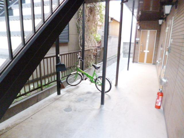 フォレスト根岸のエントランス