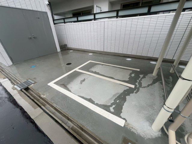 Alivis緑橋の駐車場