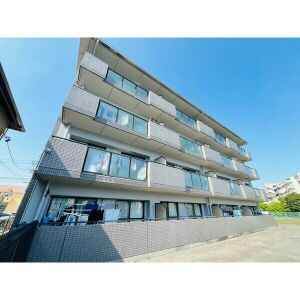 ラ・メゾンファミーユの玄関|明るい玄関です