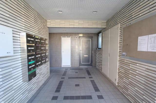 ラ・メゾンファミーユのエントランス|毎日通るエントランスはこのようになっています