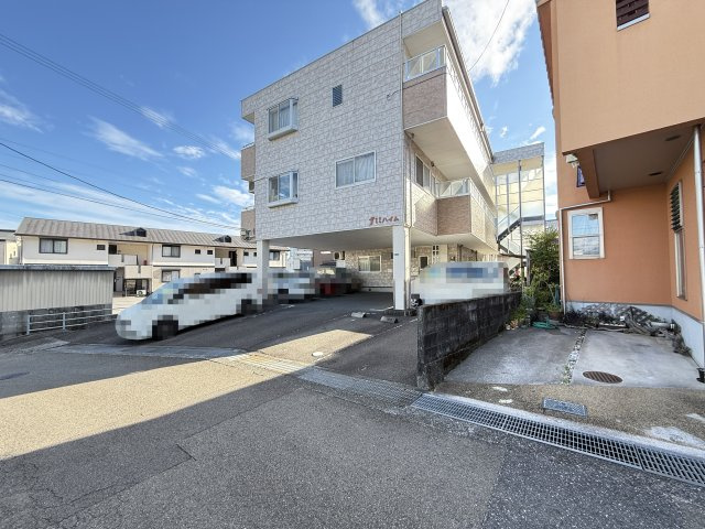 フィットハイムの駐車場