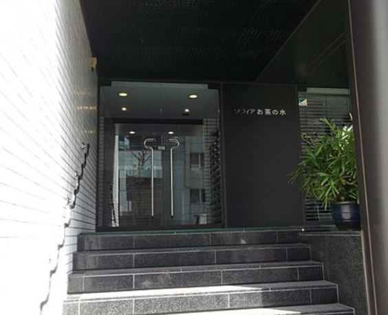 ソフィアお茶の水のエントランス|ソフィアお茶の水