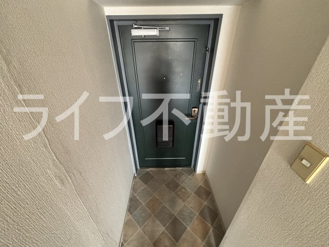 ウィンライフ近大前の玄関|収納もある玄関です