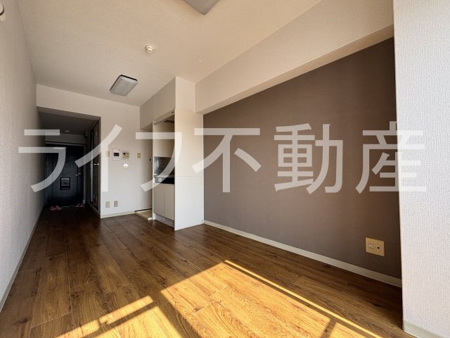 ウィンライフ近大前の洋室|明るい洋室です