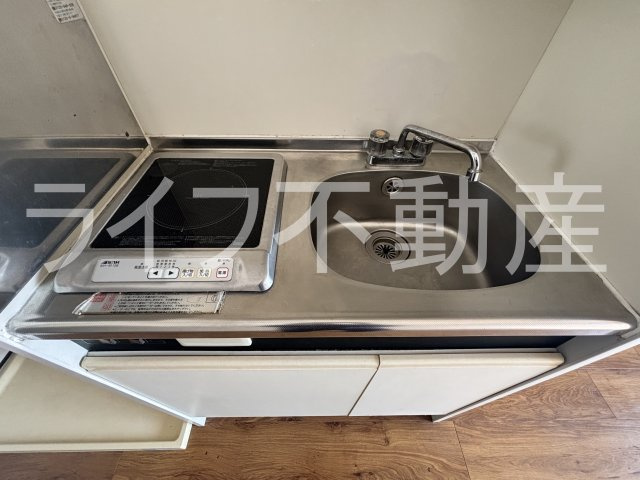 ウィンライフ近大前のキッチン|コンパクトなキッチンで掃除もラクラク