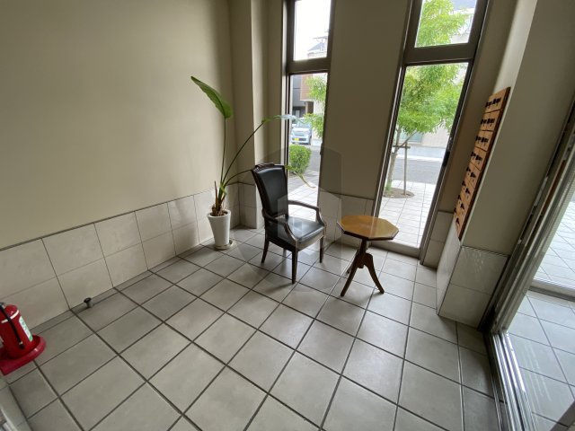 セーズコート高井田のロビー